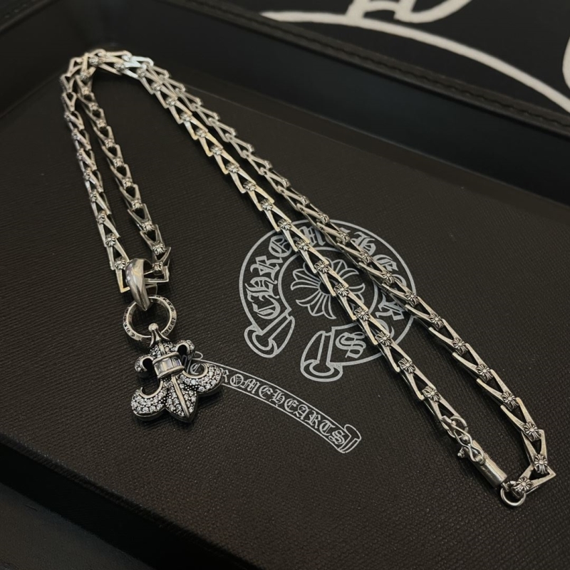 Ch*0me He**ts necklaces